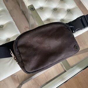 Lululemon Everywhere Belt Bag One Size Black Camo
